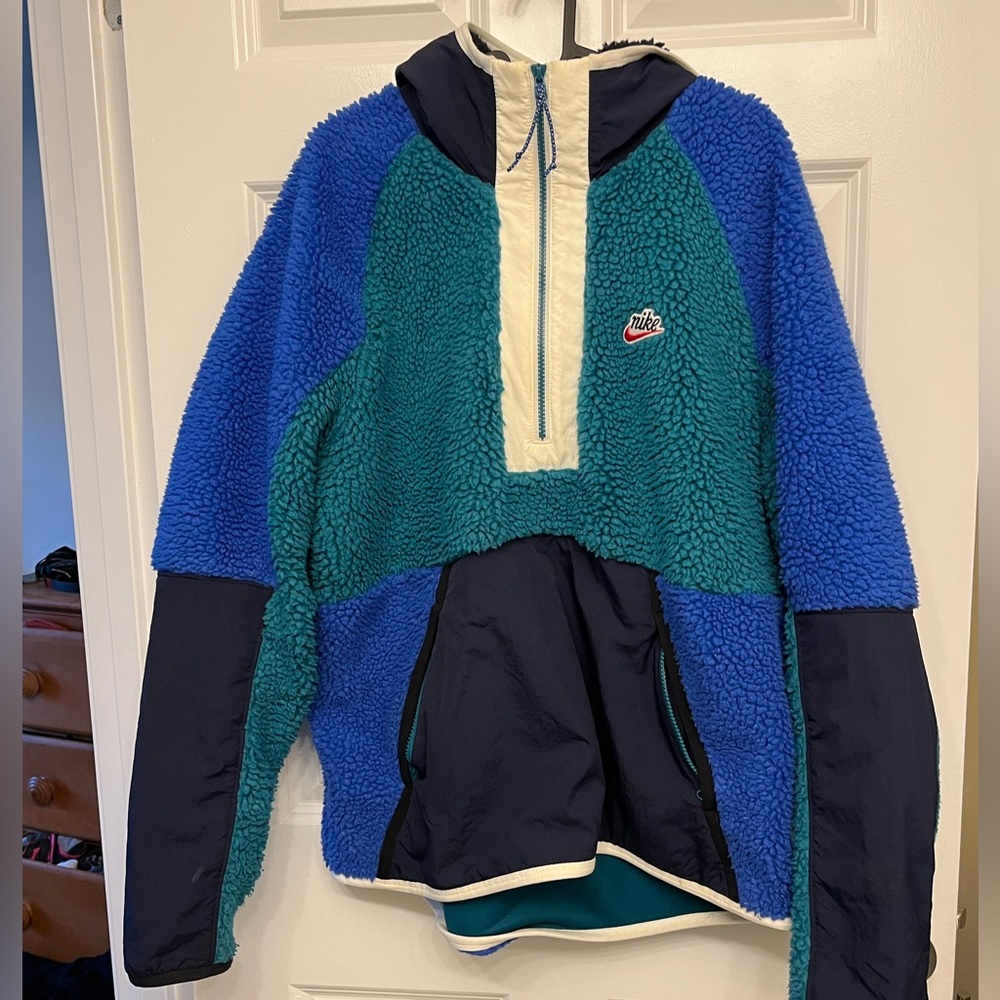 Warm Nike hoodie